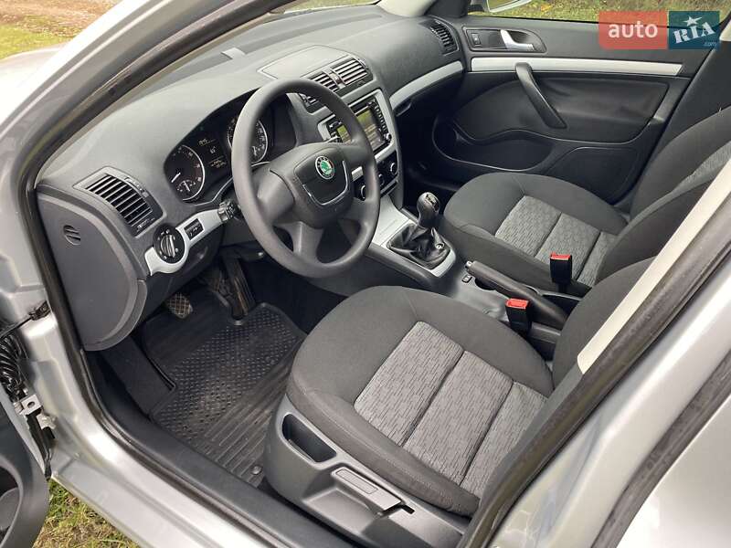 Лифтбек Skoda Octavia 2010 в Ромнах