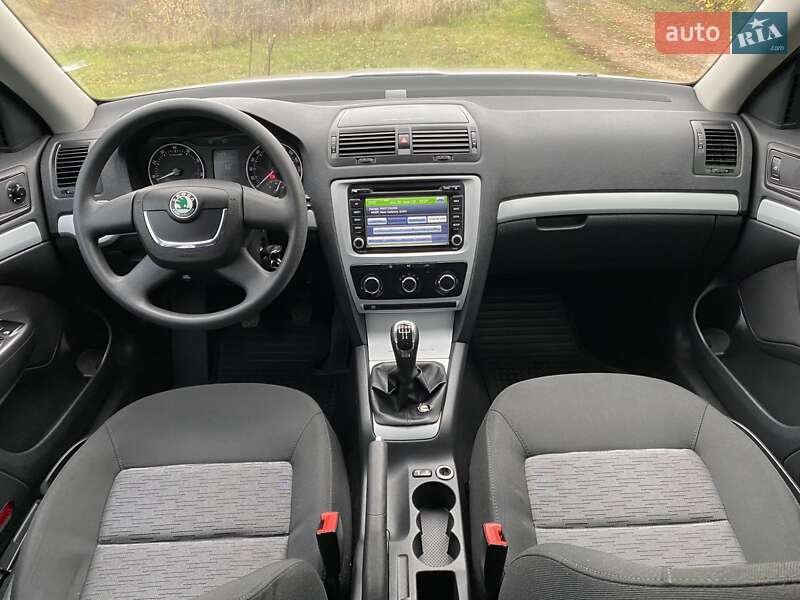 Лифтбек Skoda Octavia 2010 в Ромнах