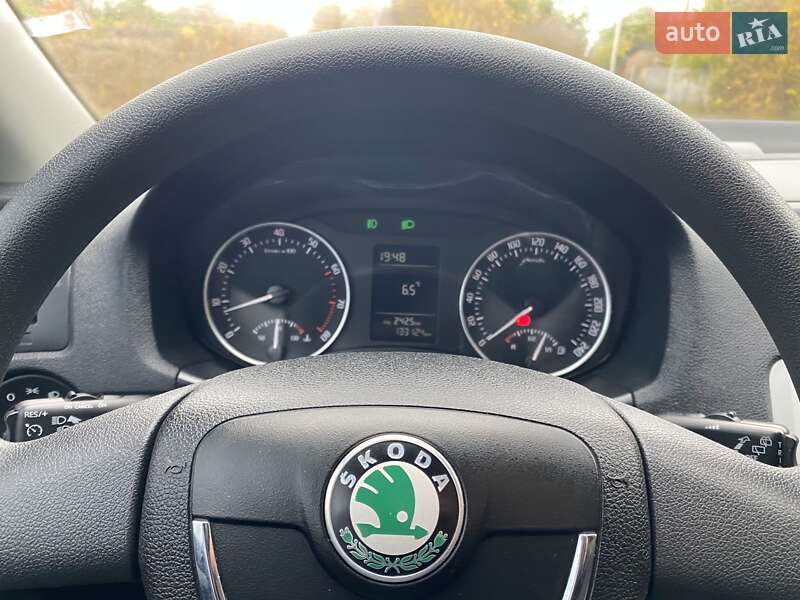 Лифтбек Skoda Octavia 2010 в Ромнах