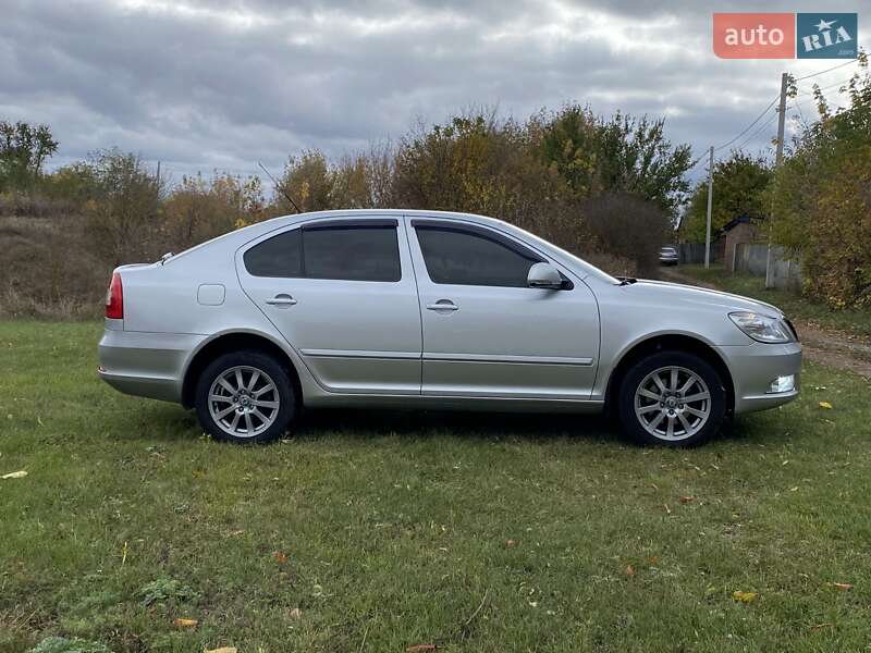 Лифтбек Skoda Octavia 2010 в Ромнах
