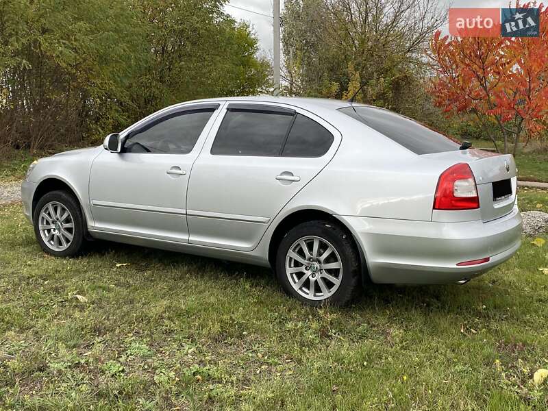 Лифтбек Skoda Octavia 2010 в Ромнах