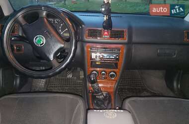 Ліфтбек Skoda Octavia 2001 в  фото 6 Ліфтбек Skoda Octavia 2001 в
