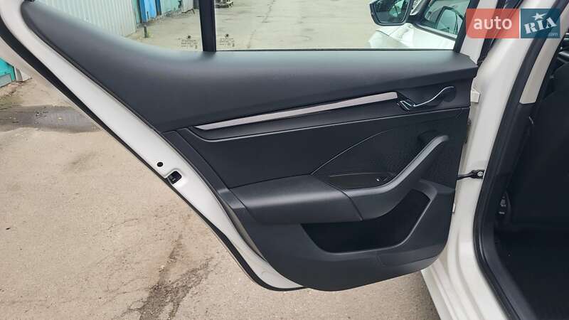 Лифтбек Skoda Octavia 2021 в Киеве