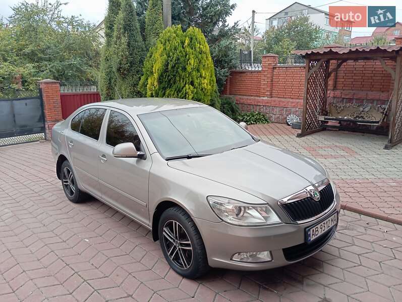Ліфтбек Skoda Octavia 2012 в  фото Ліфтбек Skoda Octavia 2012 в
