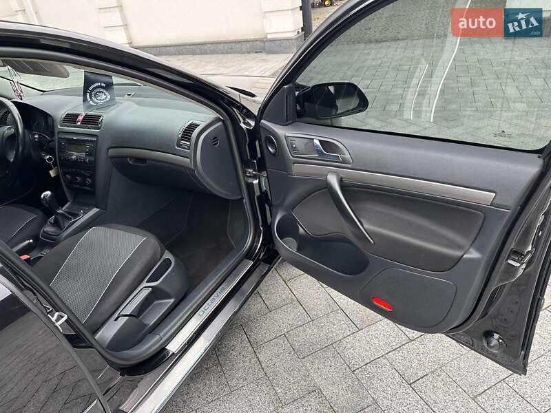 Лифтбек Skoda Octavia 2004 в Борисполе