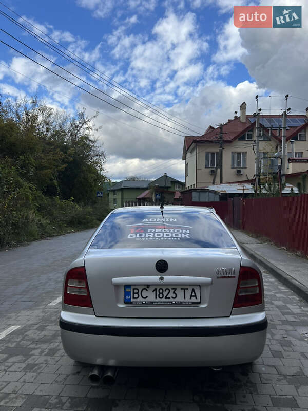 Лифтбек Skoda Octavia 2004 в Городке