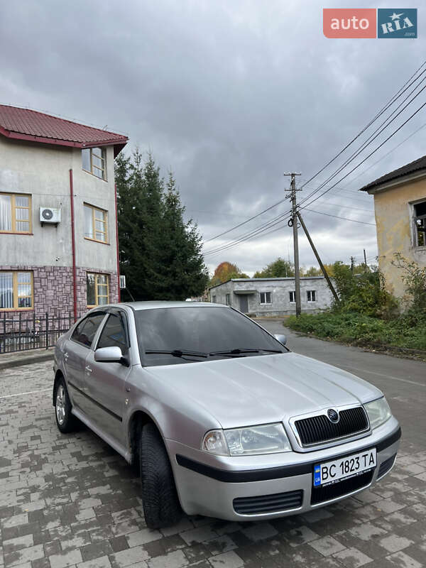 Лифтбек Skoda Octavia 2004 в Городке