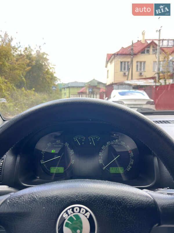 Лифтбек Skoda Octavia 2004 в Городке