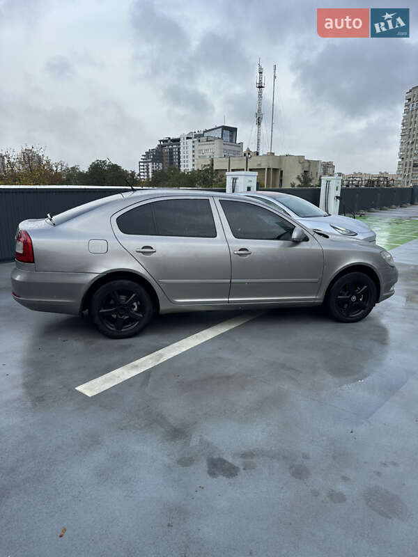 Лифтбек Skoda Octavia 2010 в Киеве