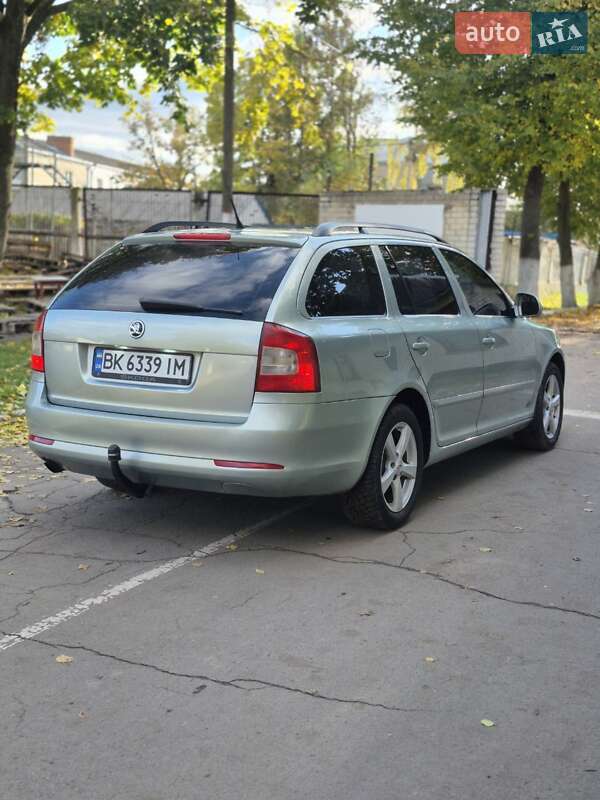 Универсал Skoda Octavia 2009 в Ровно