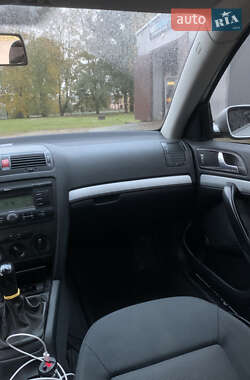 Ліфтбек Skoda Octavia 2004 в  фото 12 Ліфтбек Skoda Octavia 2004 в