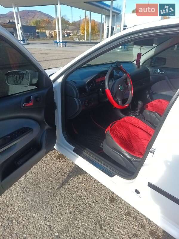 Ліфтбек Skoda Octavia 2008 в Вижниці