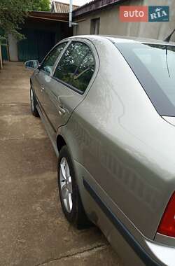 Лифтбек Skoda Octavia 2009 в 