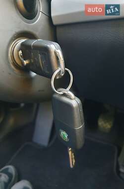 Лифтбек Skoda Octavia 2005 в  фото 42 Лифтбек Skoda Octavia 2005 в