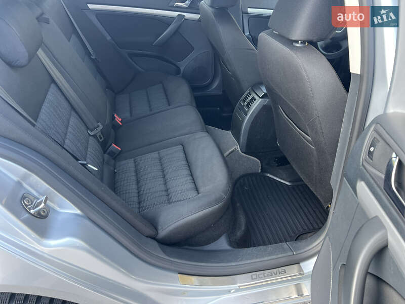 Лифтбек Skoda Octavia 2011 в Днепре