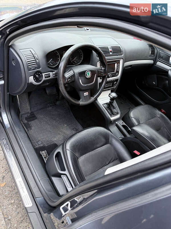 Ліфтбек Skoda Octavia 2010 в Смілі