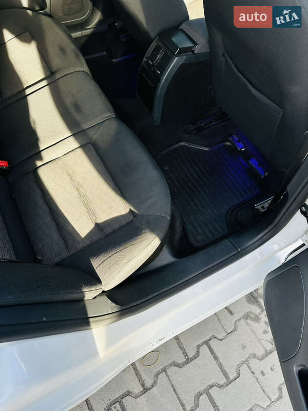 Лифтбек Skoda Octavia 2012 в Вишневом