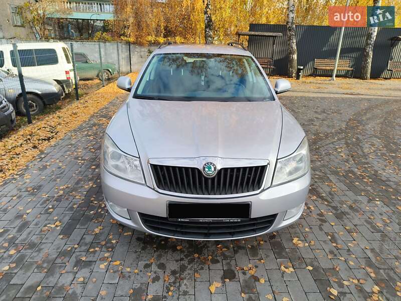 Универсал Skoda Octavia 2010 в Миргороде