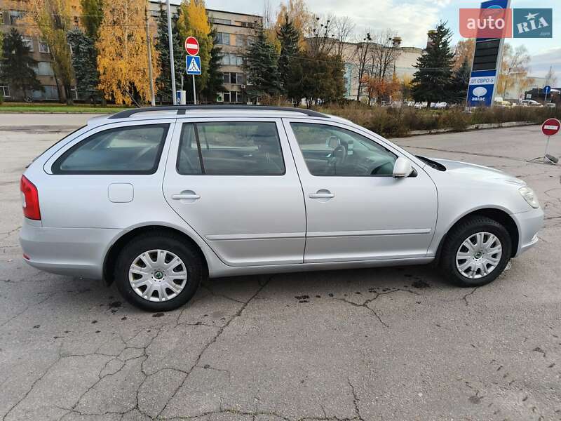 Универсал Skoda Octavia 2010 в Миргороде