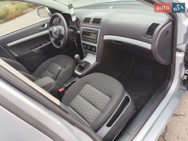 Универсал Skoda Octavia 2010 в Миргороде