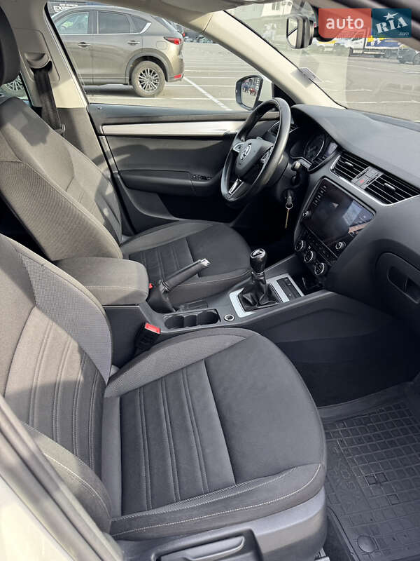 Универсал Skoda Octavia 2019 в Киеве фото 22 Универсал Skoda Octavia 2019 в Киеве