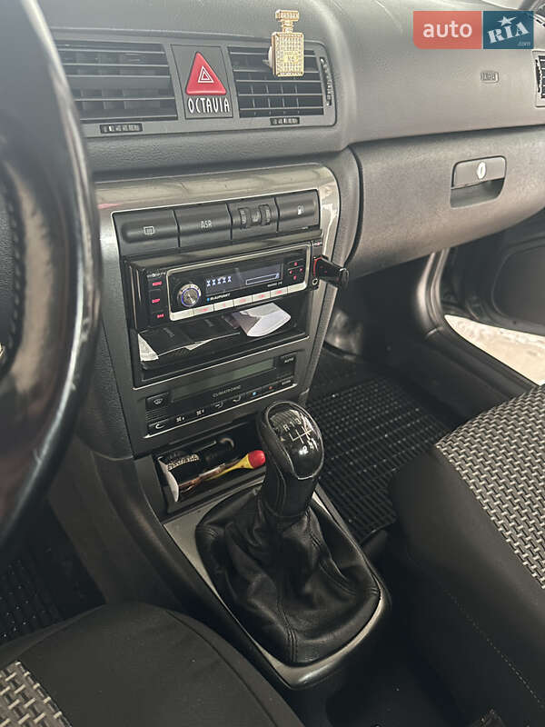 Лифтбек Skoda Octavia 2005 в Шумске