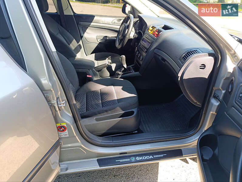 Лифтбек Skoda Octavia 2010 в Галиче фото 12 Лифтбек Skoda Octavia 2010 в Галиче