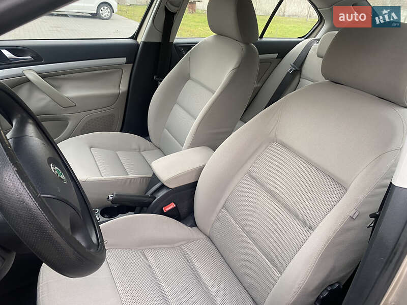 Лифтбек Skoda Octavia 2004 в Львове фото 10 Лифтбек Skoda Octavia 2004 в Львове