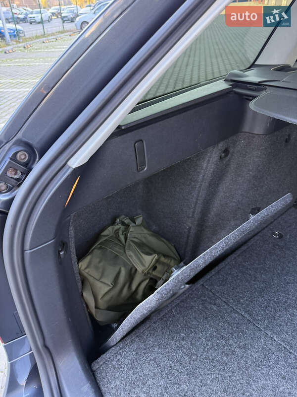 Универсал Skoda Octavia 2010 в Вишневом фото 7 Универсал Skoda Octavia 2010 в Вишневом