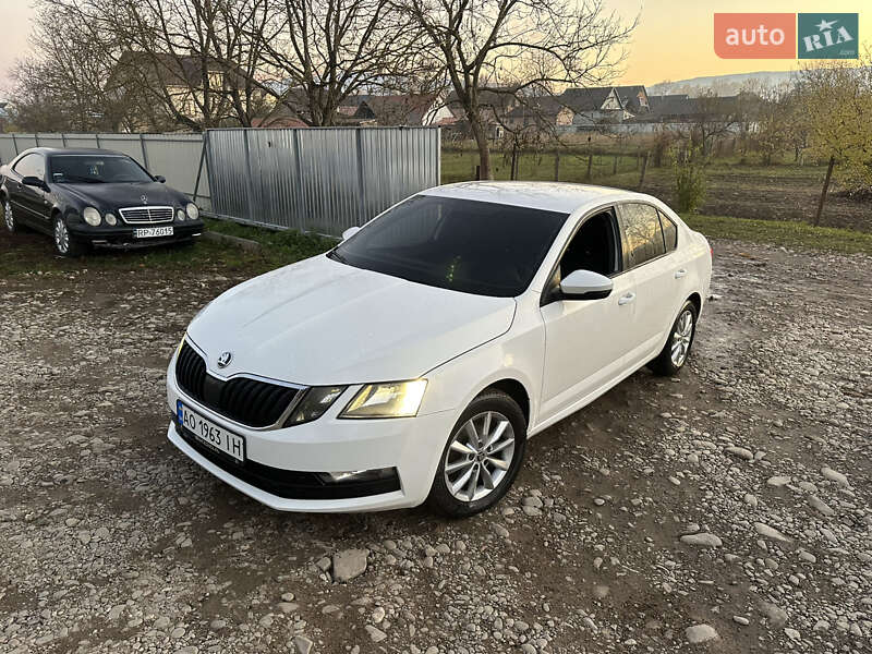 Лифтбек Skoda Octavia 2017 в Тячеве фото Лифтбек Skoda Octavia 2017 в Тячеве