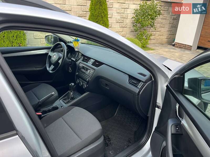 Универсал Skoda Octavia 2015 в Ровно