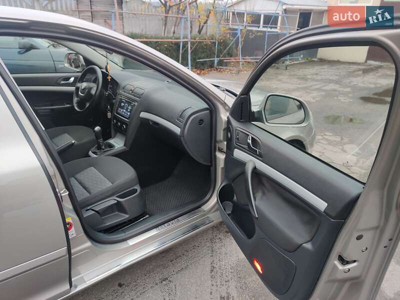 Лифтбек Skoda Octavia 2010 в Фастове