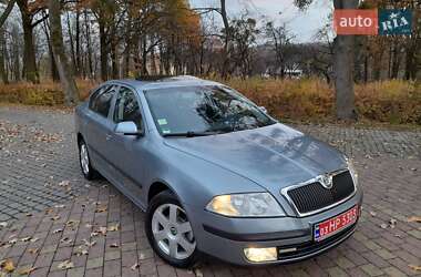 Лифтбек Skoda Octavia 2004 в Жовкве