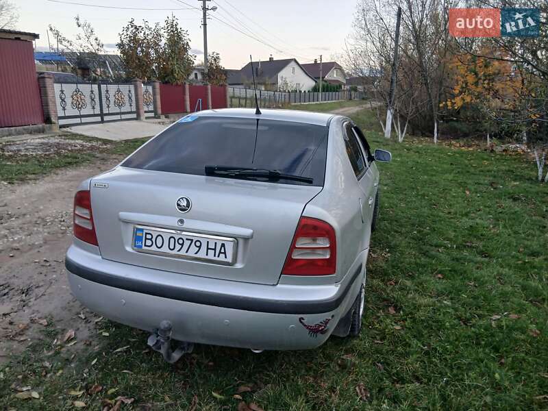 Лифтбек Skoda Octavia 2003 в Бучаче