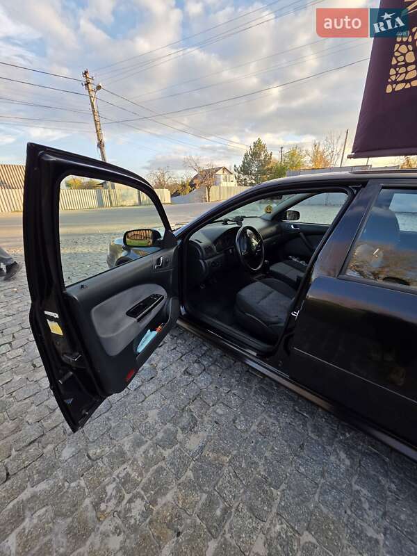 Лифтбек Skoda Octavia 2003 в Днепре