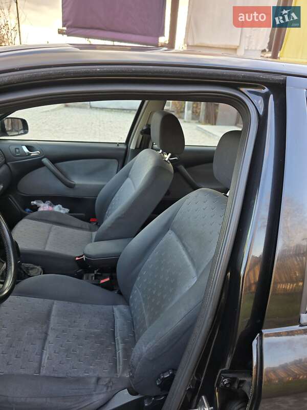 Лифтбек Skoda Octavia 2003 в Днепре