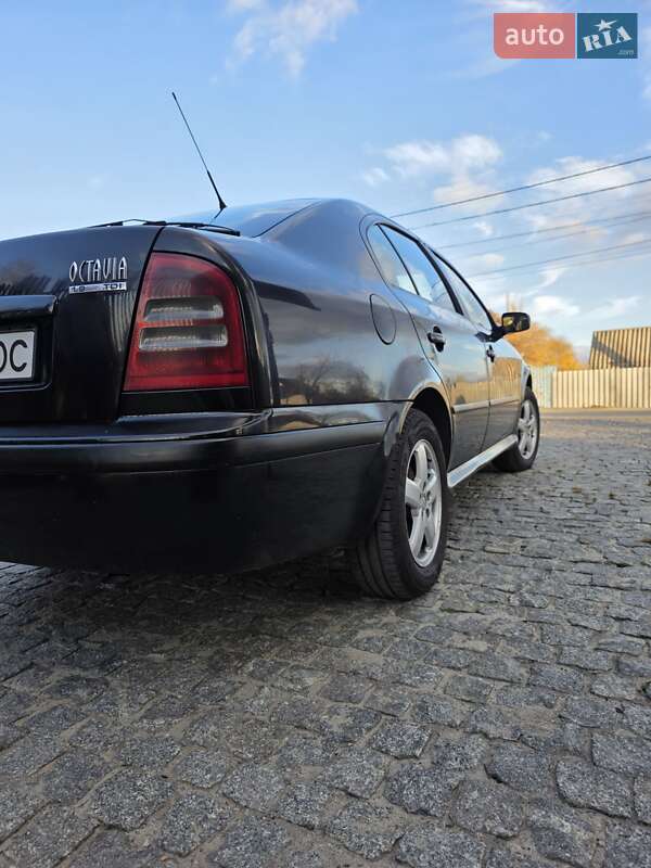 Лифтбек Skoda Octavia 2003 в Днепре