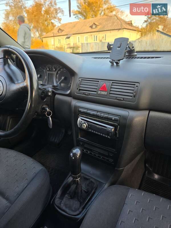 Лифтбек Skoda Octavia 2003 в Днепре