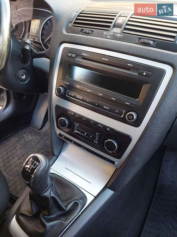 Лифтбек Skoda Octavia 2010 в Черкассах фото 2 Лифтбек Skoda Octavia 2010 в Черкассах