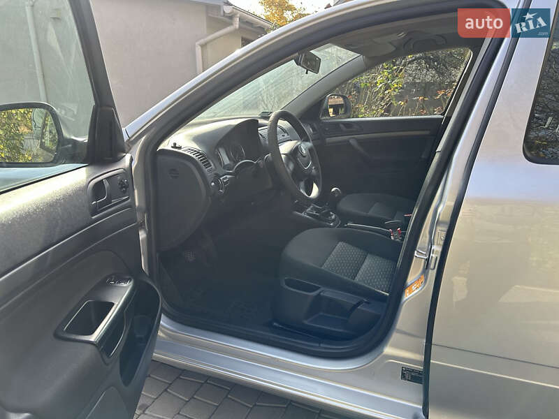 Універсал Skoda Octavia 2011 в Чернівцях