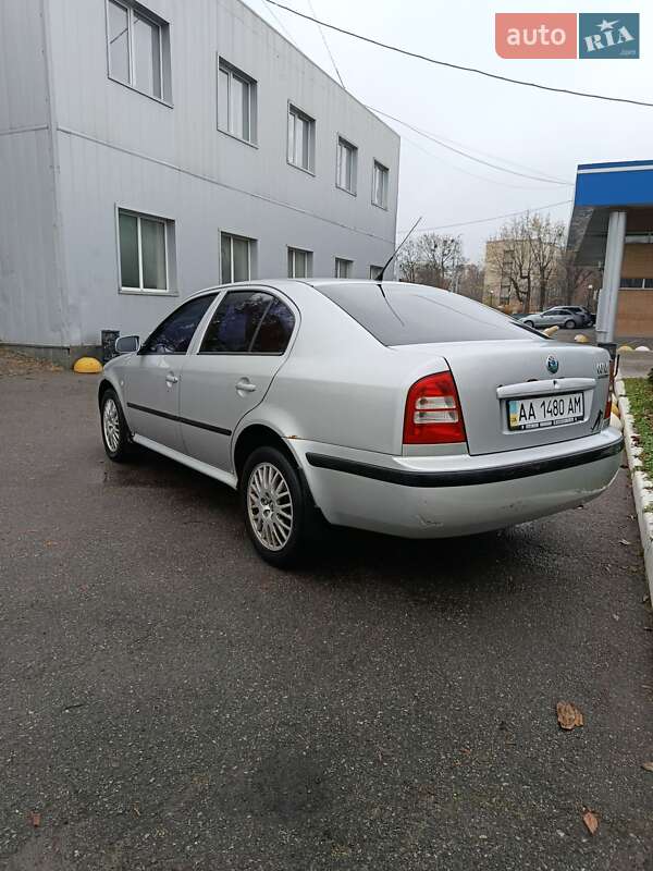 Лифтбек Skoda Octavia 2002 в Киеве