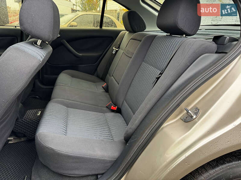 Лифтбек Skoda Octavia 2005 в Днепре