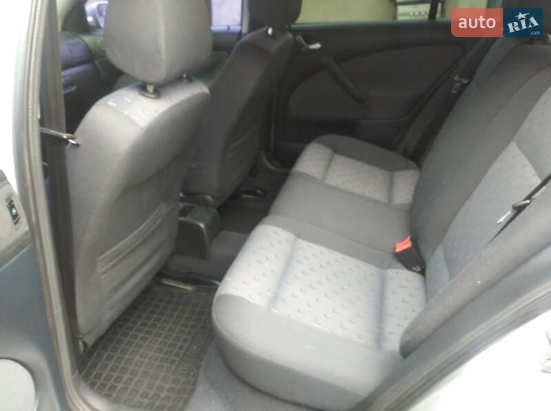 Лифтбек Skoda Octavia 2006 в Остроге фото 11 Лифтбек Skoda Octavia 2006 в Остроге