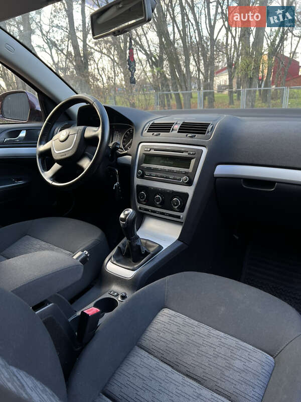 Лифтбек Skoda Octavia 2011 в Знаменке