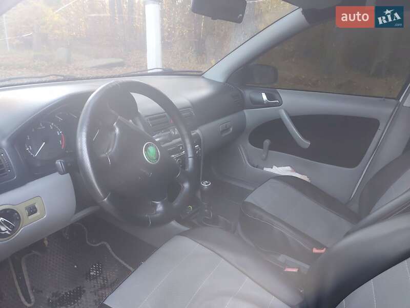 Лифтбек Skoda Octavia 2000 в Остроге