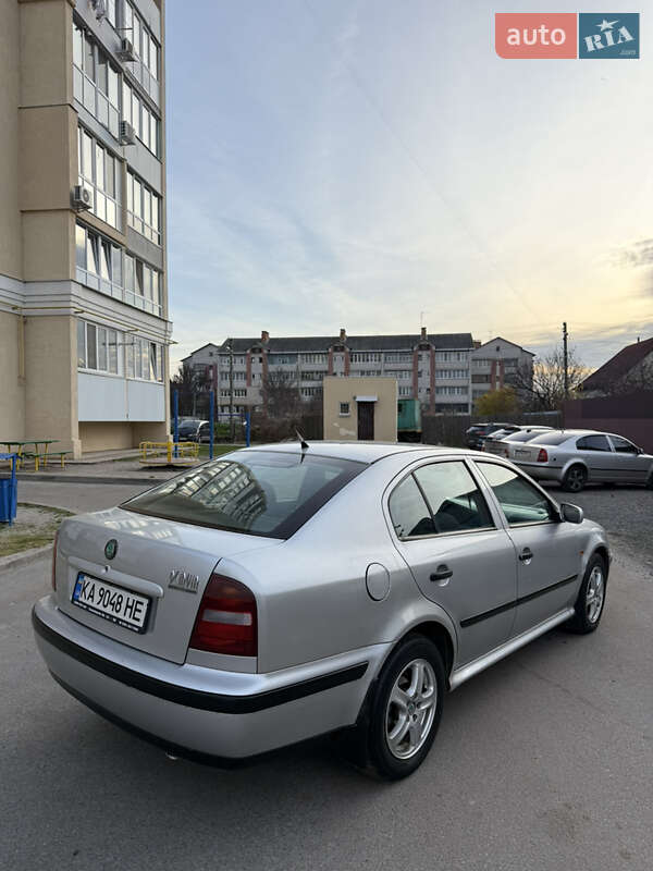 Лифтбек Skoda Octavia 1998 в Чернигове