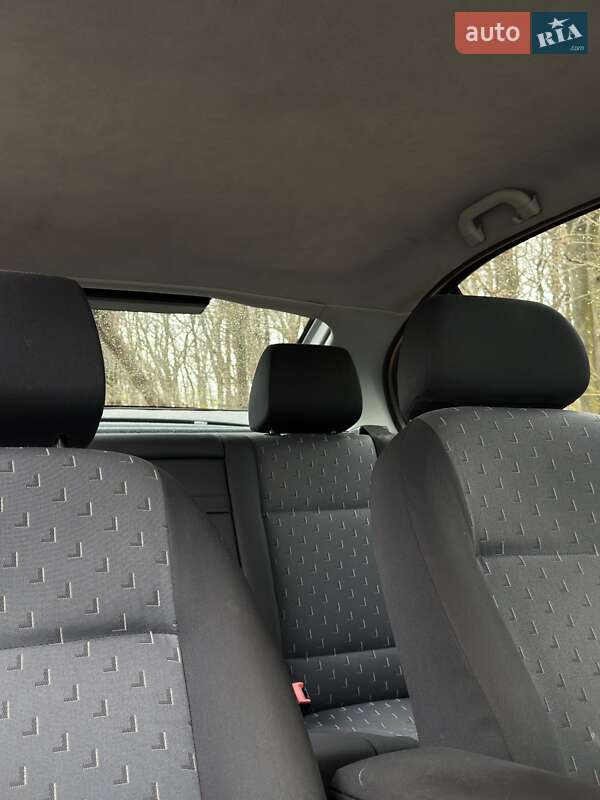 Лифтбек Skoda Octavia 2002 в Онуфриевке