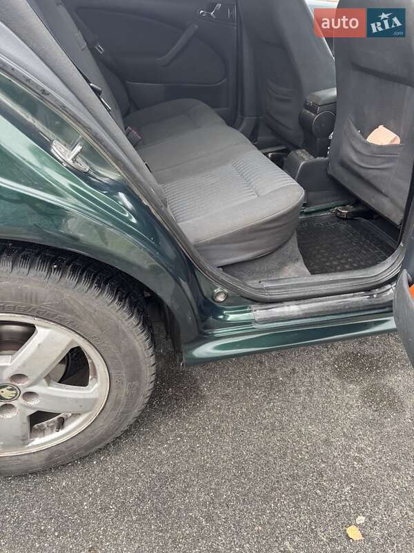 Лифтбек Skoda Octavia 2004 в Буче