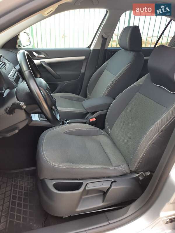 Лифтбек Skoda Octavia 2011 в Южном фото 6 Лифтбек Skoda Octavia 2011 в Южном