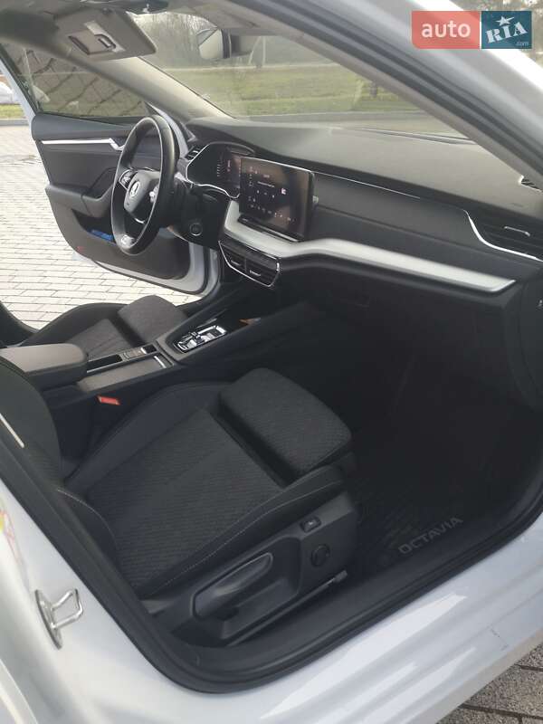 Лифтбек Skoda Octavia 2023 в Кривом Роге